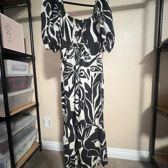 Farm Rio x Anthropologie Puff-Sleeve
Printed Linen Jumpsuit - Picture 5 of 15